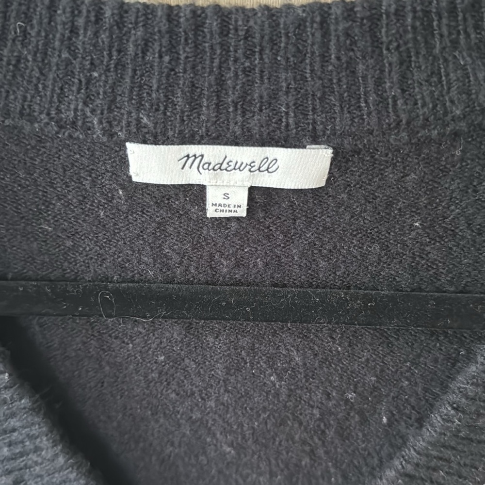 Madewell V neck black sweater. Size S - Picture 2 of 4